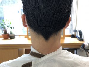 Q 襟足の真ん中に毛が集まってしまうのはなぜ 高円寺 美容室 On The Corner オンザコーナーヘアサロン